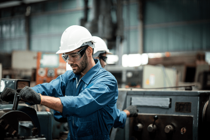 Industrial engineer wearing a white helmet